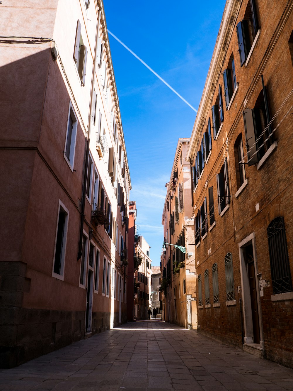 Ruelle bordée de bâtiments en pierre