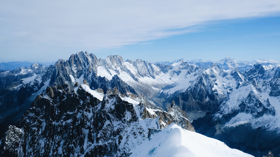 Besneeuwde toppen van de Alpen